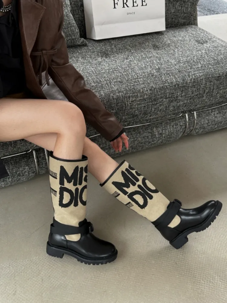 👟👟Ex-factory price 560👟👟 Dior color-blocking new boots for autumn and winter, the latest electric embroidery color-blocking letter logo for autumn and winter, round-toe high-top knight boots for women, Material: first-layer cowhide stitched with electric embroidery fabric, sheepskin lining for feet, original molded TPU outsole Size: 35-40 yards